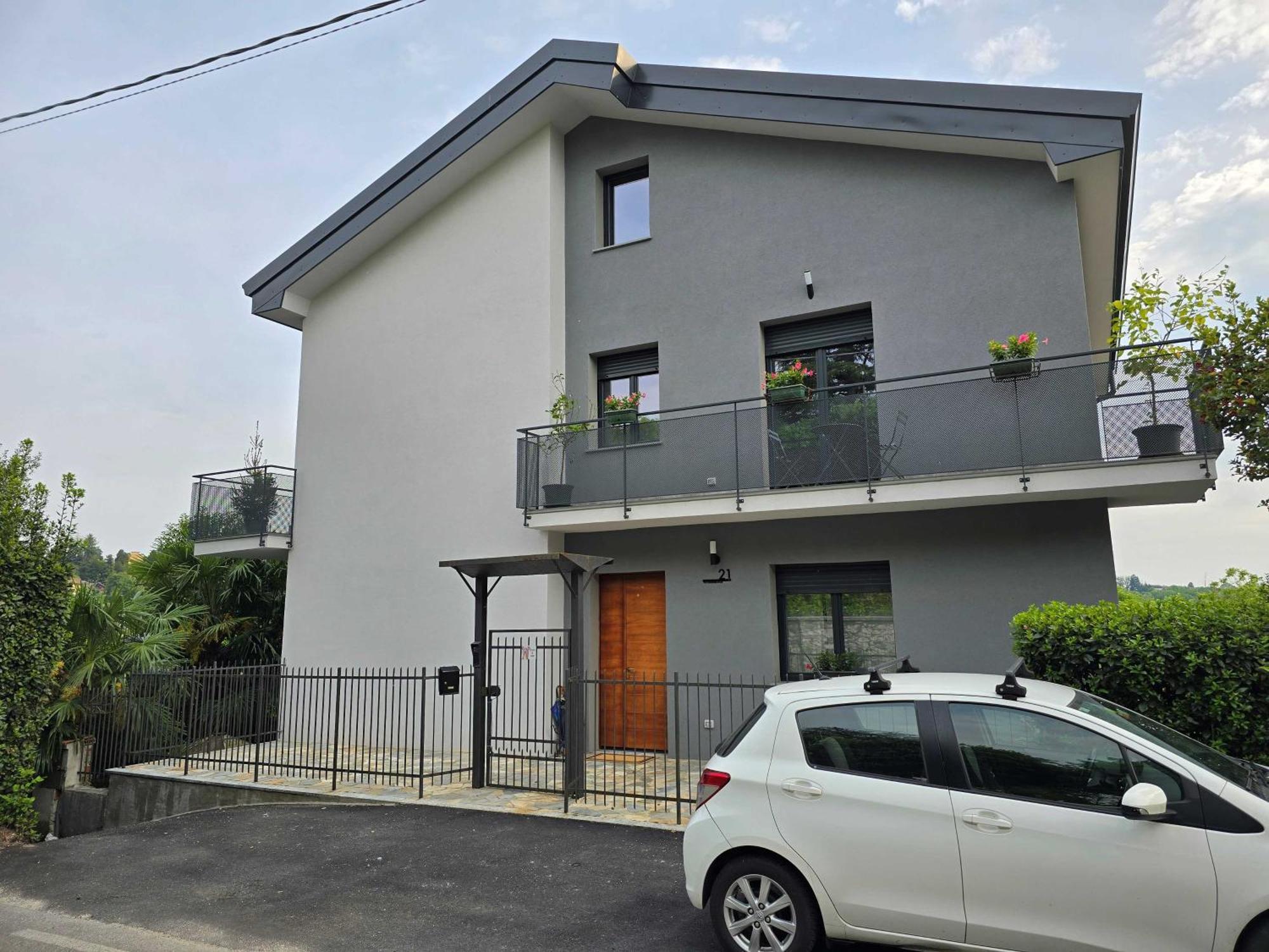 Art Garage Varese Biandronno Exterior foto